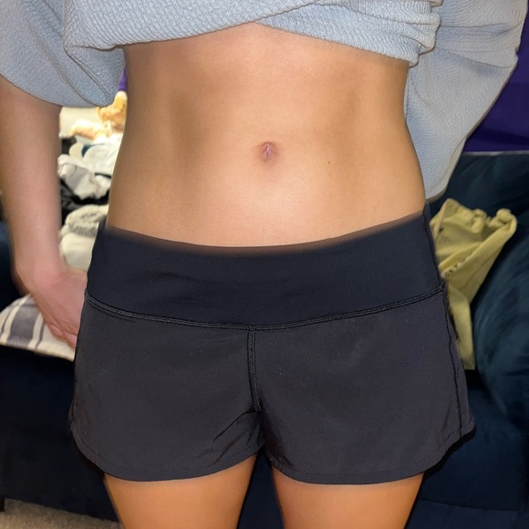 Lululemon speed up shorts size 6 - Picture 4 of 5